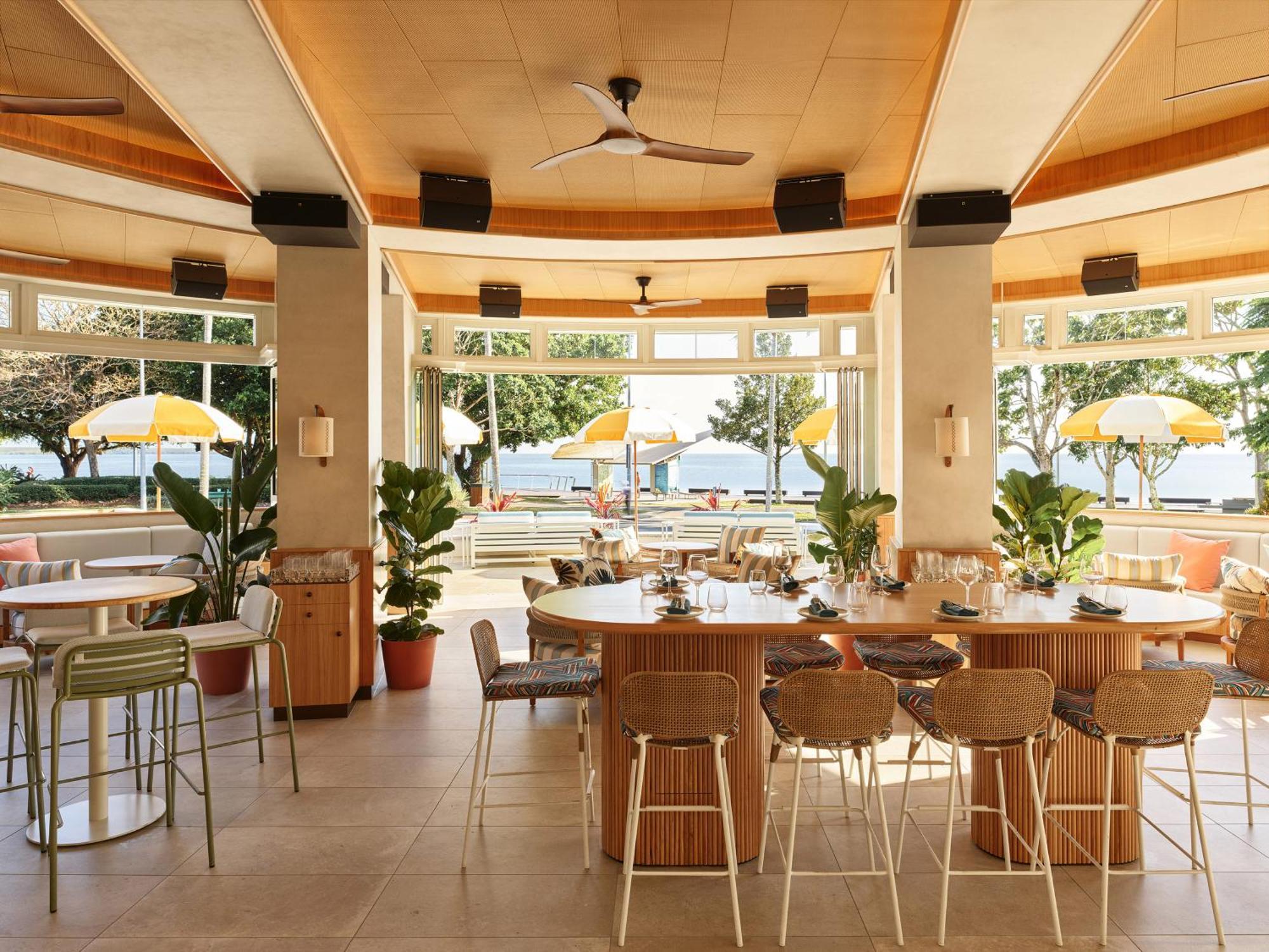 Crystalbrook Riley Hotel Cairns Exterior foto The Beach Bar